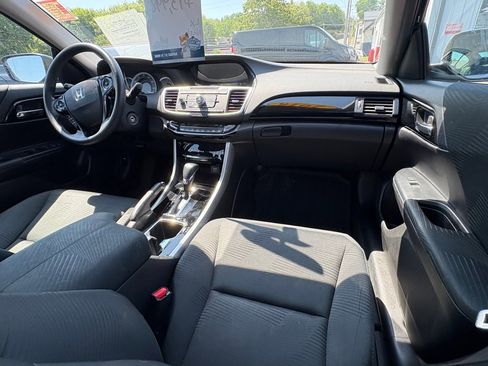 Used 2016 Honda Accord LX image 17