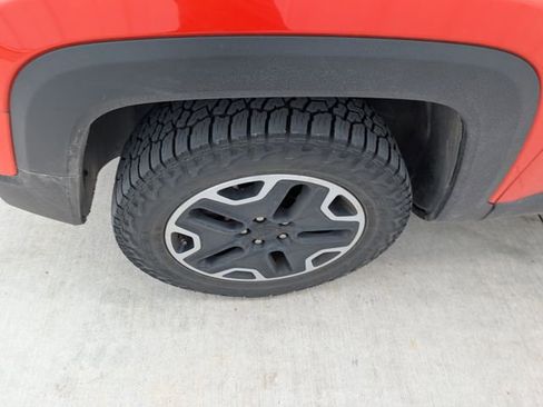 Used 2017 Jeep Renegade Trailhawk w/ Premium Trailhawk Package image 8