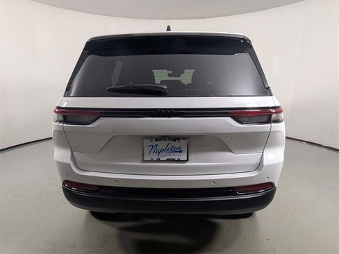 New 2025 Jeep Grand Cherokee Altitude image 6