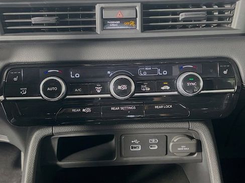 Used 2025 Honda Pilot Touring image 23