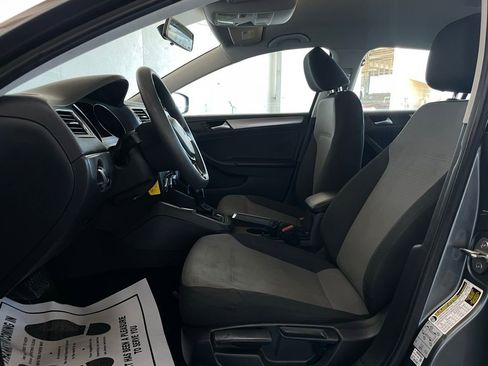 Used 2019 Toyota Camry SE image 10