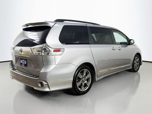 Used 2018 Toyota Sienna SE w/ SE Preferred Package FWD image 8