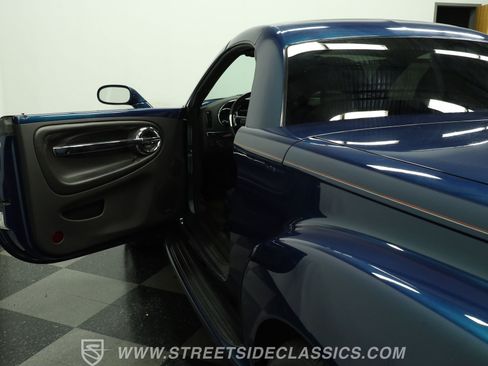 Used 2006 Chevrolet SSR w/ Preferred Equipment Group RWD image 33
