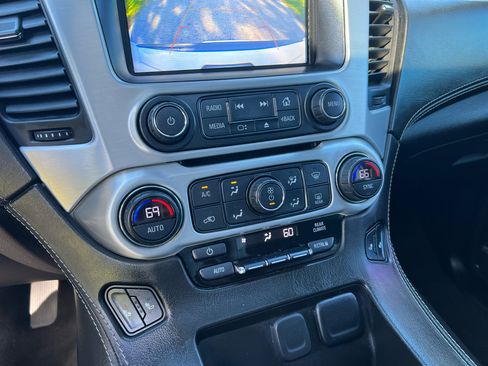 Used 2018 GMC Yukon SLT w/ HD Trailering Package image 18