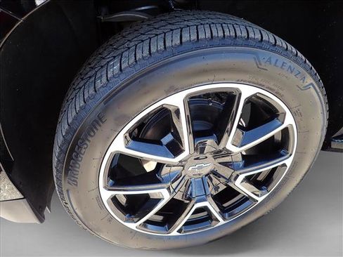 Used 2025 Chevrolet Suburban RST w/ Advanced Technology Package AWD/4WD image 6