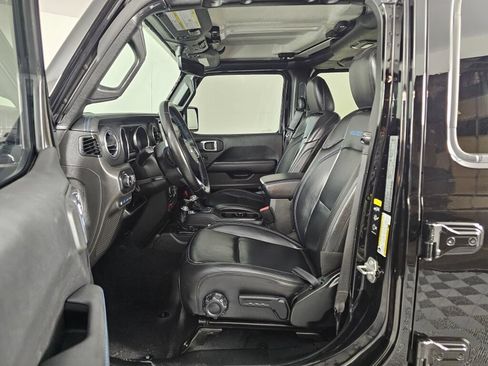 Used 2022 Jeep Wrangler Unlimited Rubicon 4xe w/ Cold Weather Group AWD/4WD image 17