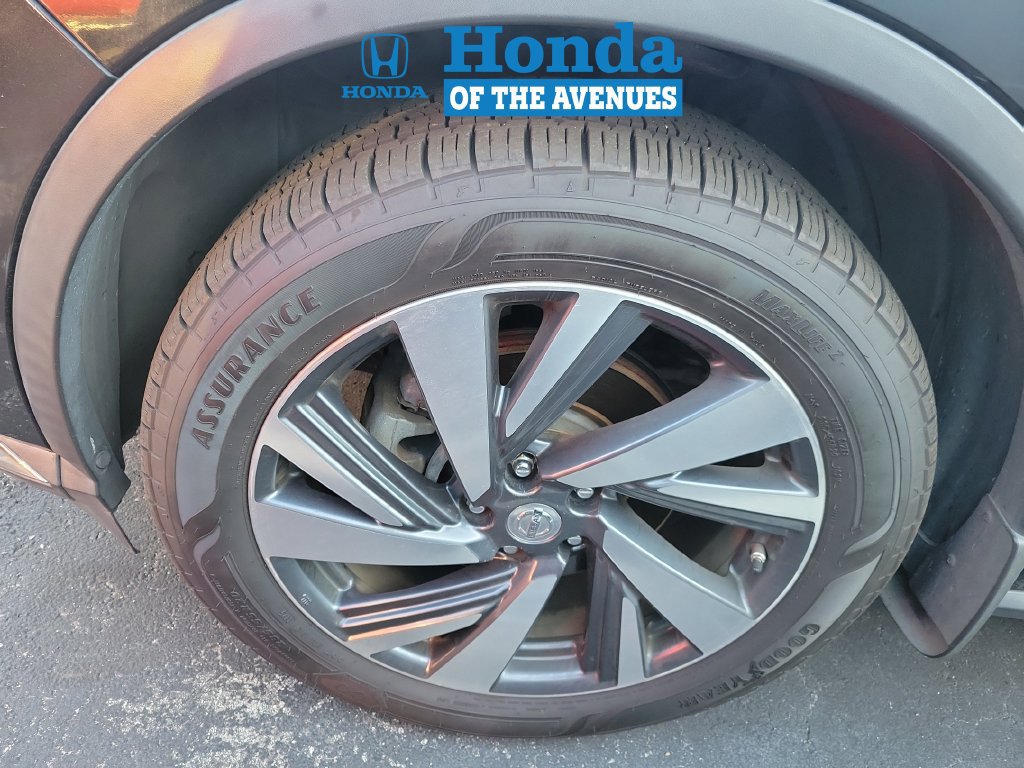 Used 2015 Nissan Murano Platinum w/ Platinum Technology Package FWD image 4