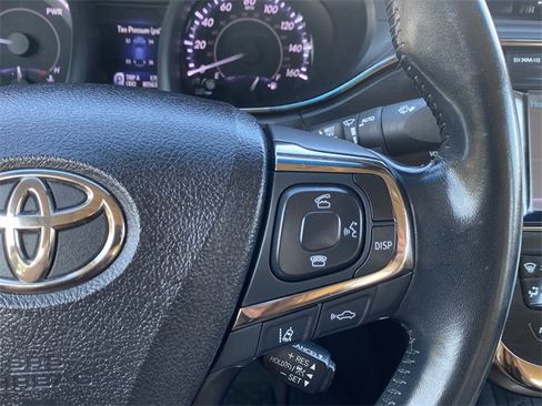 Used 2017 Toyota Avalon Limited image 24