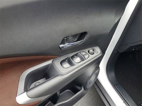 Certified 2024 Nissan Kicks SR image 12