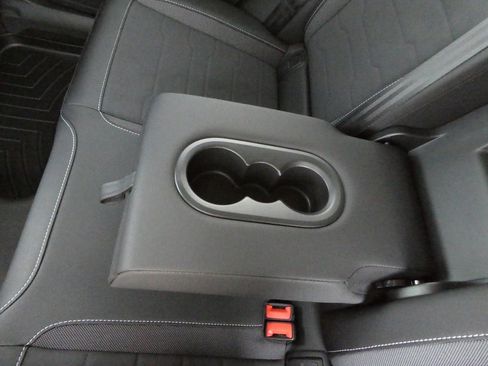 New 2025 Volkswagen Taos SE image 33