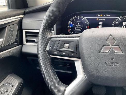 Used 2024 Mitsubishi Outlander SEL AWD/4WD image 17