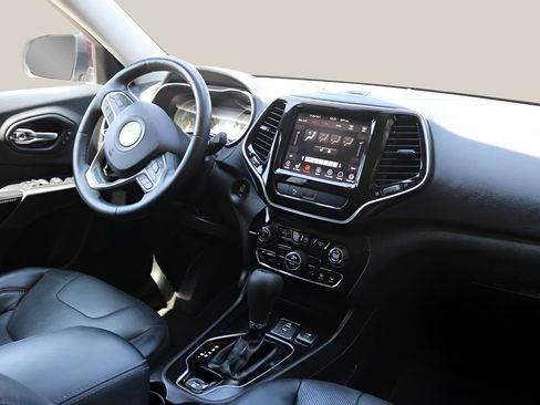 Used 2019 Jeep Cherokee Limited FWD image 19