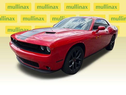 Used 2020 Dodge Challenger SXT w/ Blacktop Package image 6