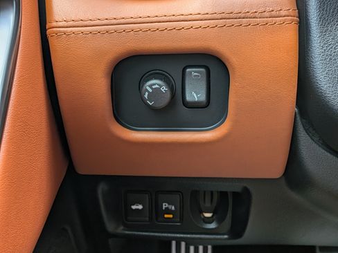 Used 2020 Nissan GT-R Premium w/ Premium Interior Package AWD/4WD image 21