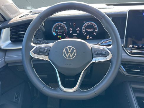 New 2026 Volkswagen Tiguan SE FWD image 15