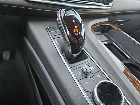 Used 2021 Cadillac Escalade Luxury image 12