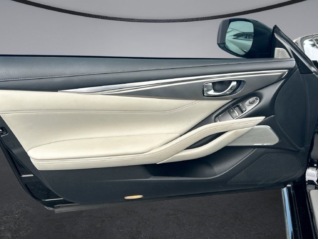 Used 2017 INFINITI Q60 3.0t w/ Cargo Package RWD image 16