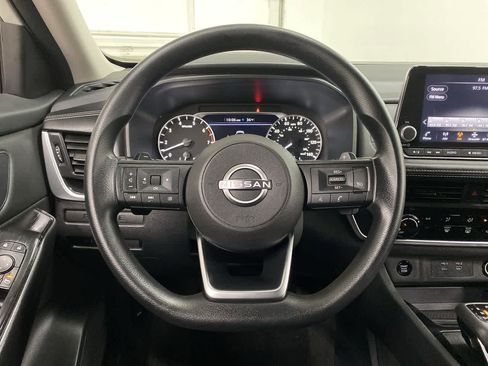 Used 2024 Nissan Rogue S AWD/4WD image 19