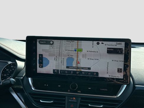 Used 2023 Nissan Altima 2.5 SR w/ SR Premium Package image 13