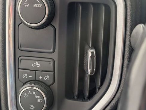 Used 2022 Chevrolet Silverado 1500 LT image 15