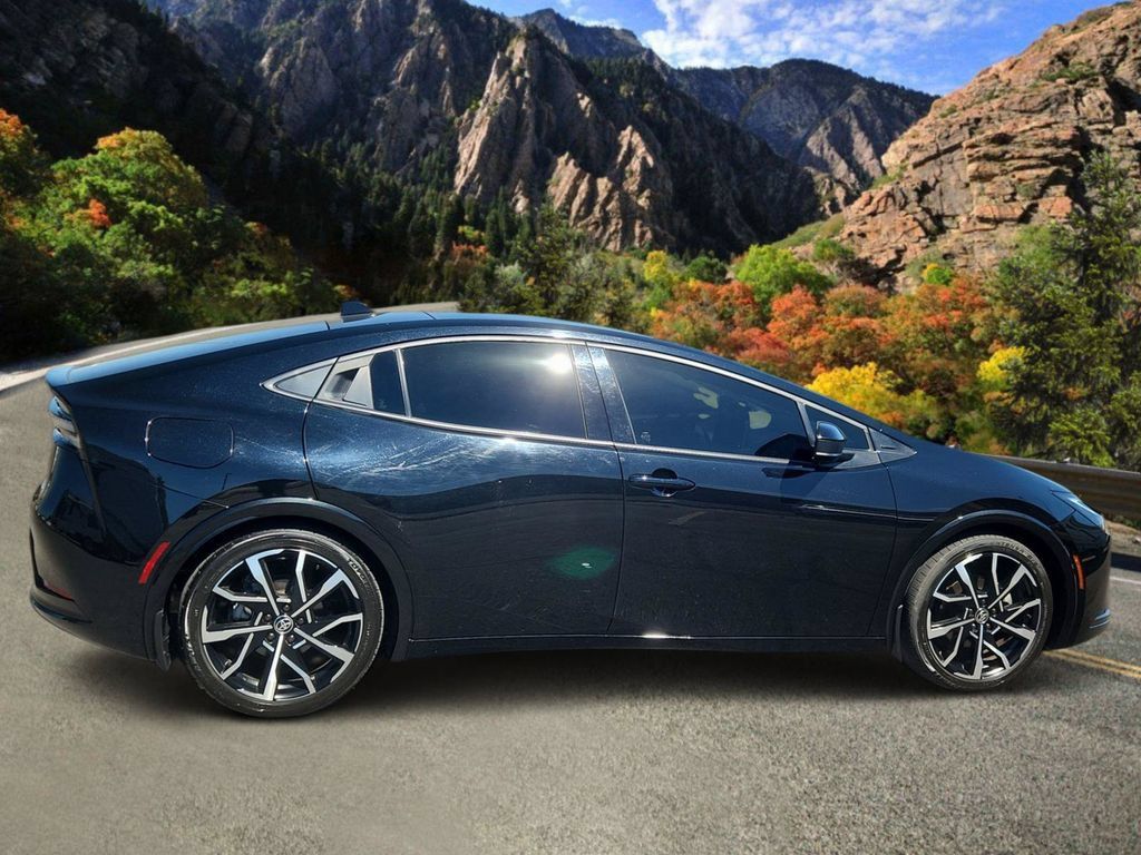 Used 2024 Toyota Prius Prime Premium FWD image 2