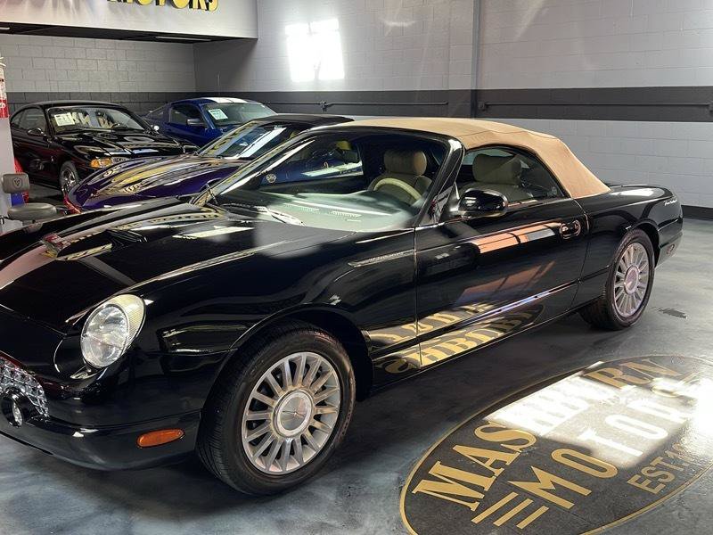 Used 2005 Ford Thunderbird RWD image 3
