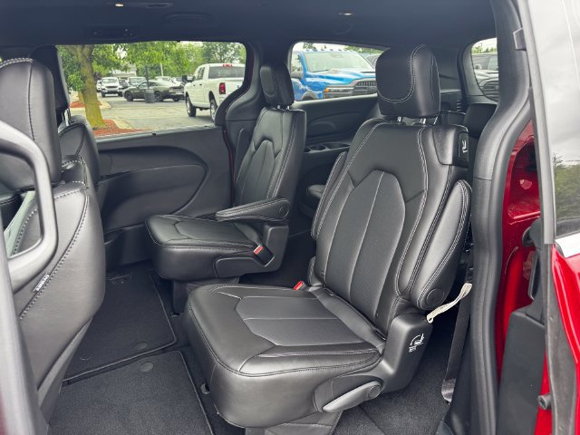 New 2027 Chrysler Pacifica Select FWD image 20