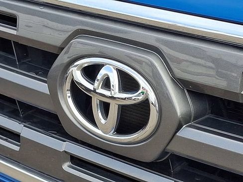 Used 2016 Toyota Tacoma Limited RWD image 28