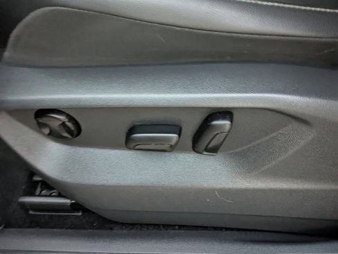 Used 2018 Volkswagen Tiguan SE image 21