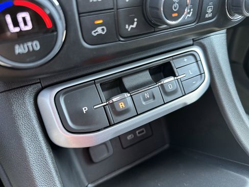 Certified 2023 GMC Acadia SLT w/ Elevation Edition AWD/4WD image 19