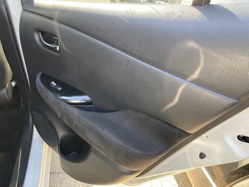 Used 2015 Nissan Leaf SV image 17