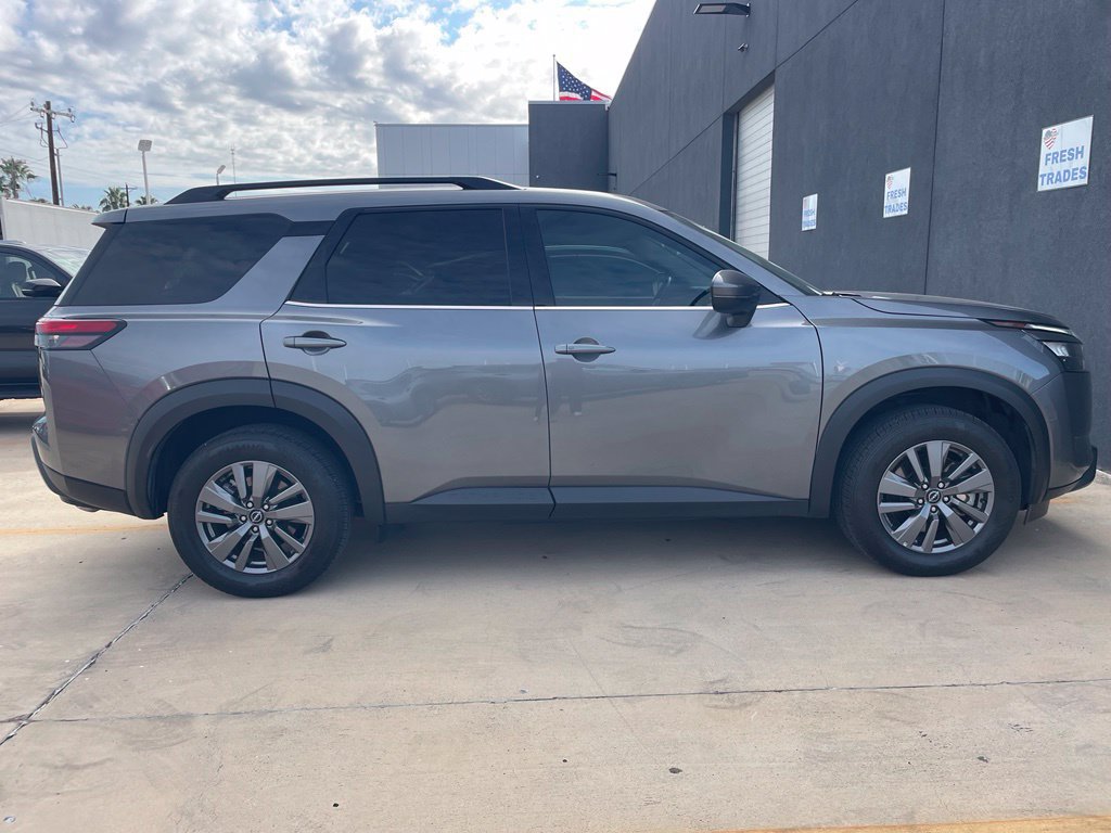 Used 2025 Nissan Pathfinder SV FWD image 2
