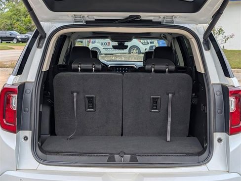 Used 2023 GMC Acadia Denali w/ Denali Technology Package image 8