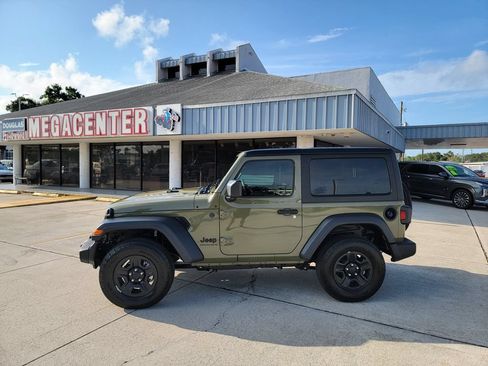 Used 2026 Jeep Wrangler Sport AWD/4WD image 2