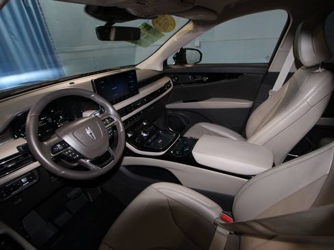 Used 2022 Lincoln Nautilus Reserve w/ Equipment Group 201A AWD/4WD image 2