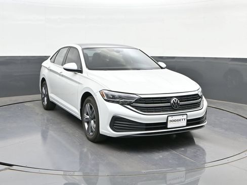 Used 2024 Volkswagen Jetta SE w/ Panoramic Sunroof Package FWD image 22
