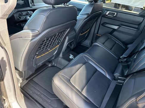 Used 2024 Ford Bronco Badlands image 60