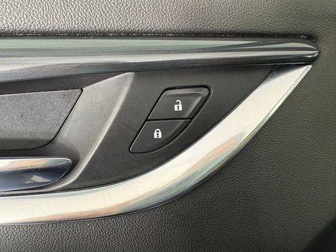 Used 2021 Buick Enclave Essence w/ Sport Touring Edition image 12