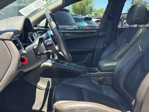 Used 2018 Porsche Macan AWD/4WD image 23