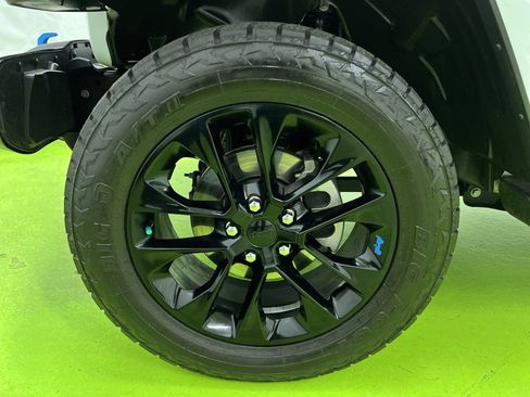 Used 2022 Jeep Wrangler Unlimited Sahara w/ Cold Weather Group AWD/4WD image 15