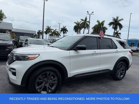 Used 2023 Ford Explorer XLT w/ Equipment Group 202A RWD image 3