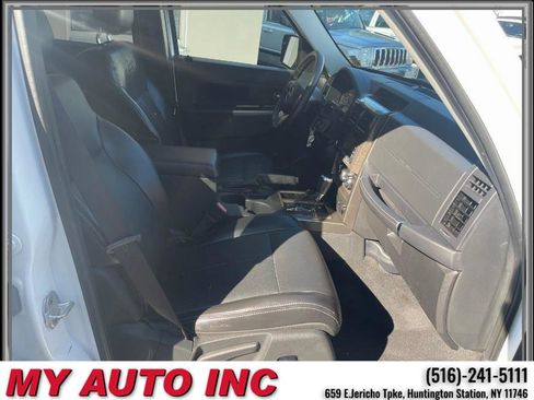 Used 2012 Jeep Liberty Limited w/ Tire & Wheel Group image 28