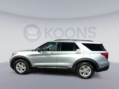 Used 2022 Ford Explorer XLT w/ Equipment Group 202A AWD/4WD image 2
