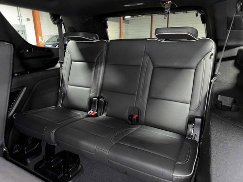 Used 2024 GMC Yukon SLT image 16
