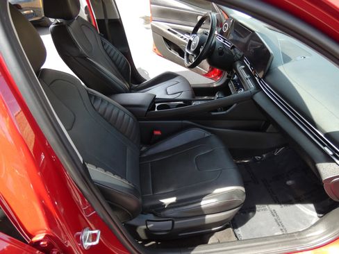 Used 2023 Hyundai Elantra Limited image 24