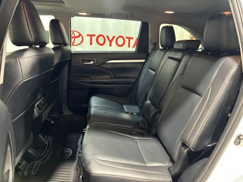 Used 2019 Toyota Highlander XLE w/ Carpet Mat Package (TMS) AWD/4WD image 21