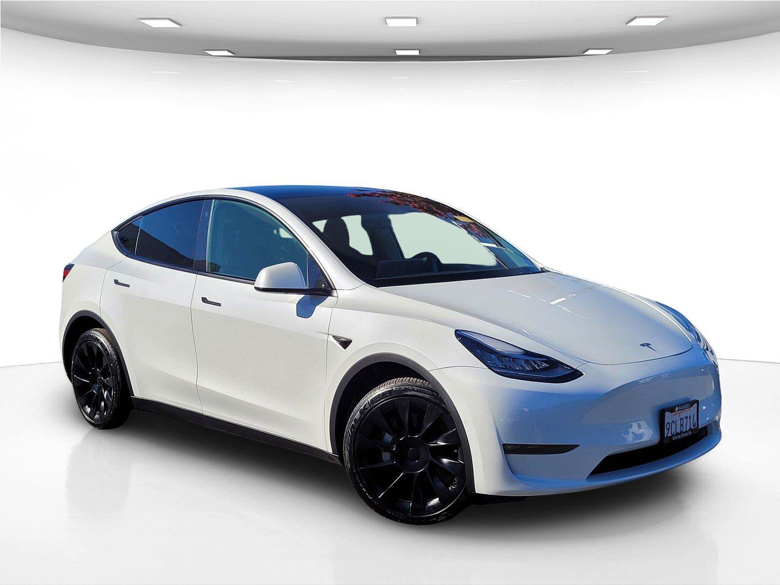 Used 2022 Tesla Model Y Long Range AWD/4WD image 2