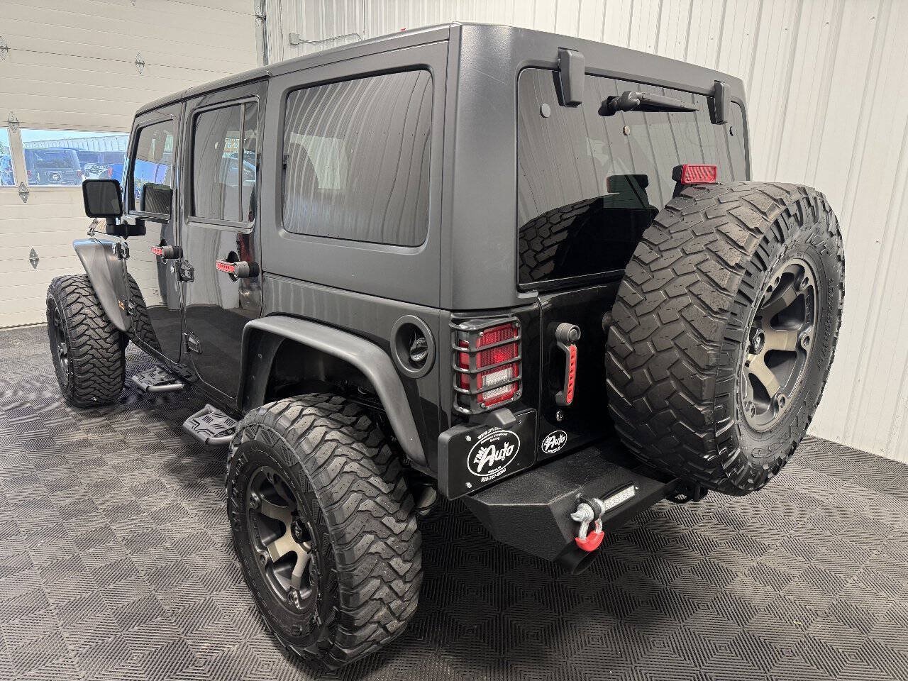 Used 2018 Jeep Wrangler Unlimited Rubicon w/ Connectivity Group AWD/4WD image 4