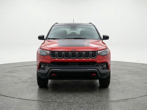 Used 2025 Jeep Compass Trailhawk image 2