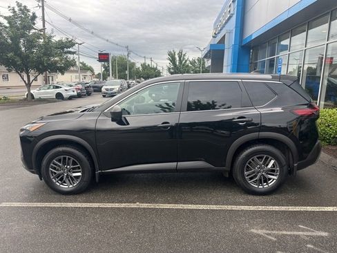 Used 2022 Nissan Rogue S image 2